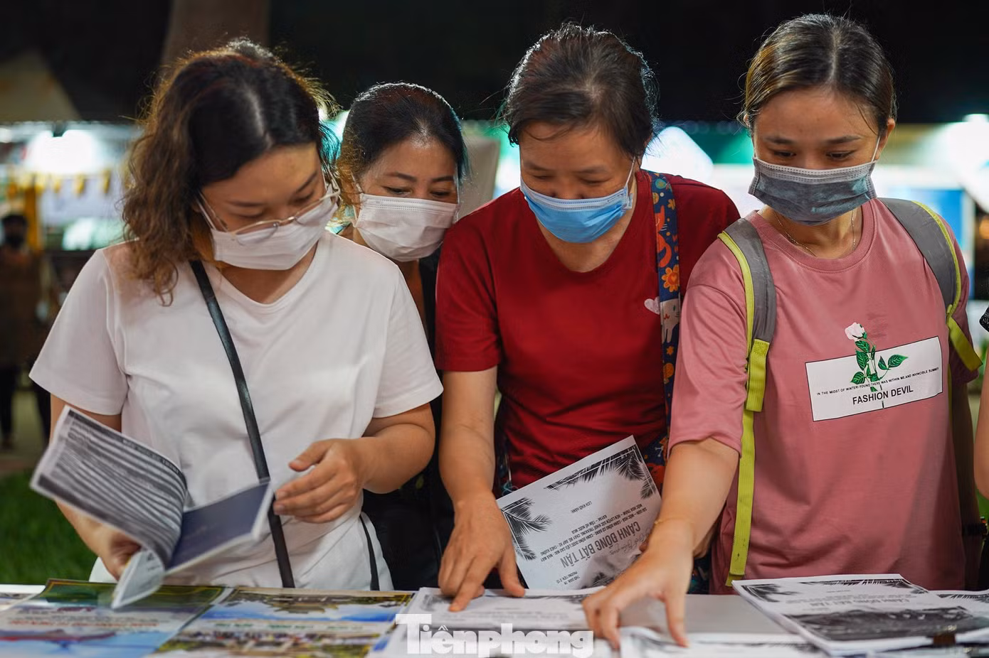 Tại gian hàng đơn vị Lữ hành Fiditour, ông Trần Thế Dũng – Tổng giám đốc công ty cho biết: “Ngày hội du lịch năm nay có ý nghĩa rất đặc biệt. Chương trình không chỉ là sự kiện quảng bá thương hiệu du lịch TP.HCM sau dịch, mà còn khởi đầu cho chặng phục hồi quan trọng của các doanh nghiệp lữ hành ở cả 3 thị trường du lịch domestic, outbound và inbound. Đồng thời, cũng là cơ hội để du khách có thể mua các sản phẩm du lịch chất lượng, giá tốt".