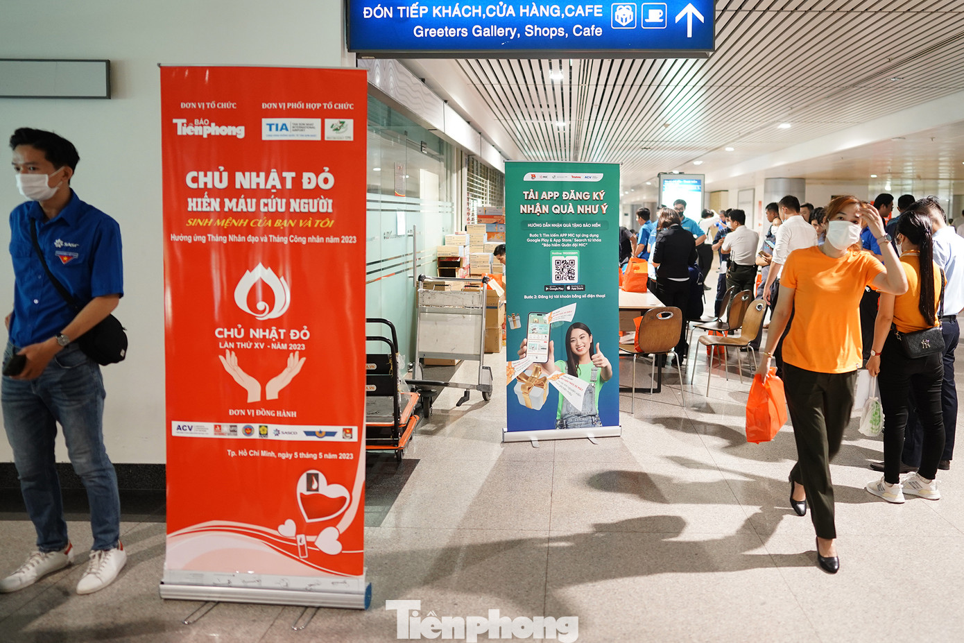 Sự kiện thu hút rất đông người tham gia hiến máu. Sự kiện thu hút rất đông người tham gia hiến máu.