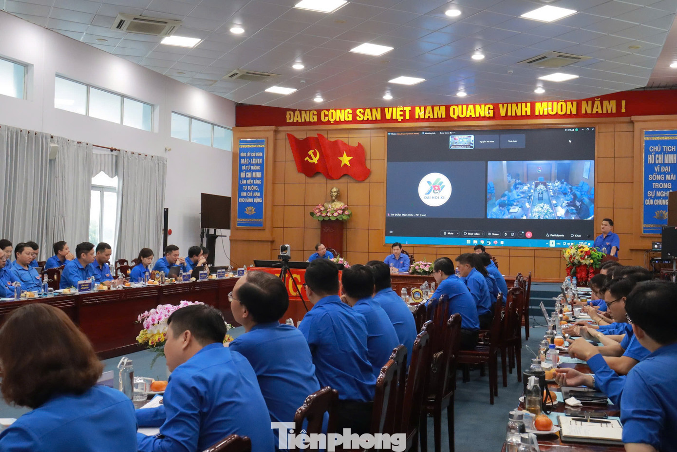 Dự hội nghị có Bí thư Ban Chấp hành Trung ương Đoàn, Chủ tịch Trung ương Hội Sinh viên Việt Nam - Nguyễn Minh Triết; Phó Chủ tịch UBND tỉnh Long An - Huỳnh Văn Sơn; lãnh đạo các Tỉnh Đoàn trong Cụm Đồng bằng sông Tiền. (Ảnh: Thuý Diễm) Dự hội nghị có Bí thư Ban Chấp hành Trung ương Đoàn, Chủ tịch Trung ương Hội Sinh viên Việt Nam - Nguyễn Minh Triết; Phó Chủ tịch UBND tỉnh Long An - Huỳnh Văn Sơn; lãnh đạo các Tỉnh Đoàn trong Cụm Đồng bằng sông Tiền. (Ảnh: Thuý Diễm)