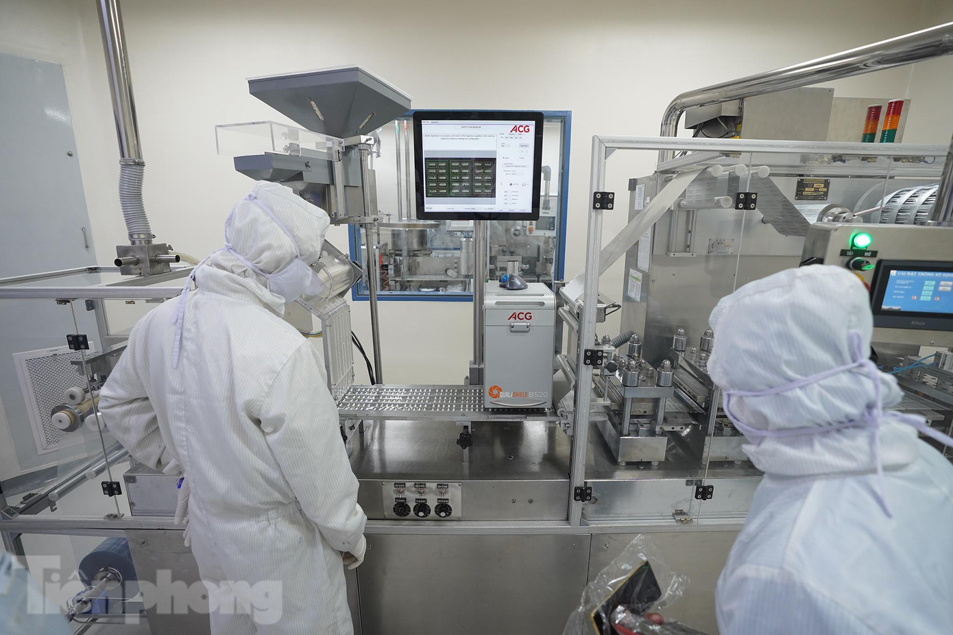 Nhà máy đã trang bị hệ thống máy đóng mã code duy nhất tại Việt Nam hiện nay phù hợp theo tiêu chuẩn chống hàng giả của châu Âu. Máy có thể hoạt động ở 2 chế độ in code hoặc dán tem chống hàng giả.