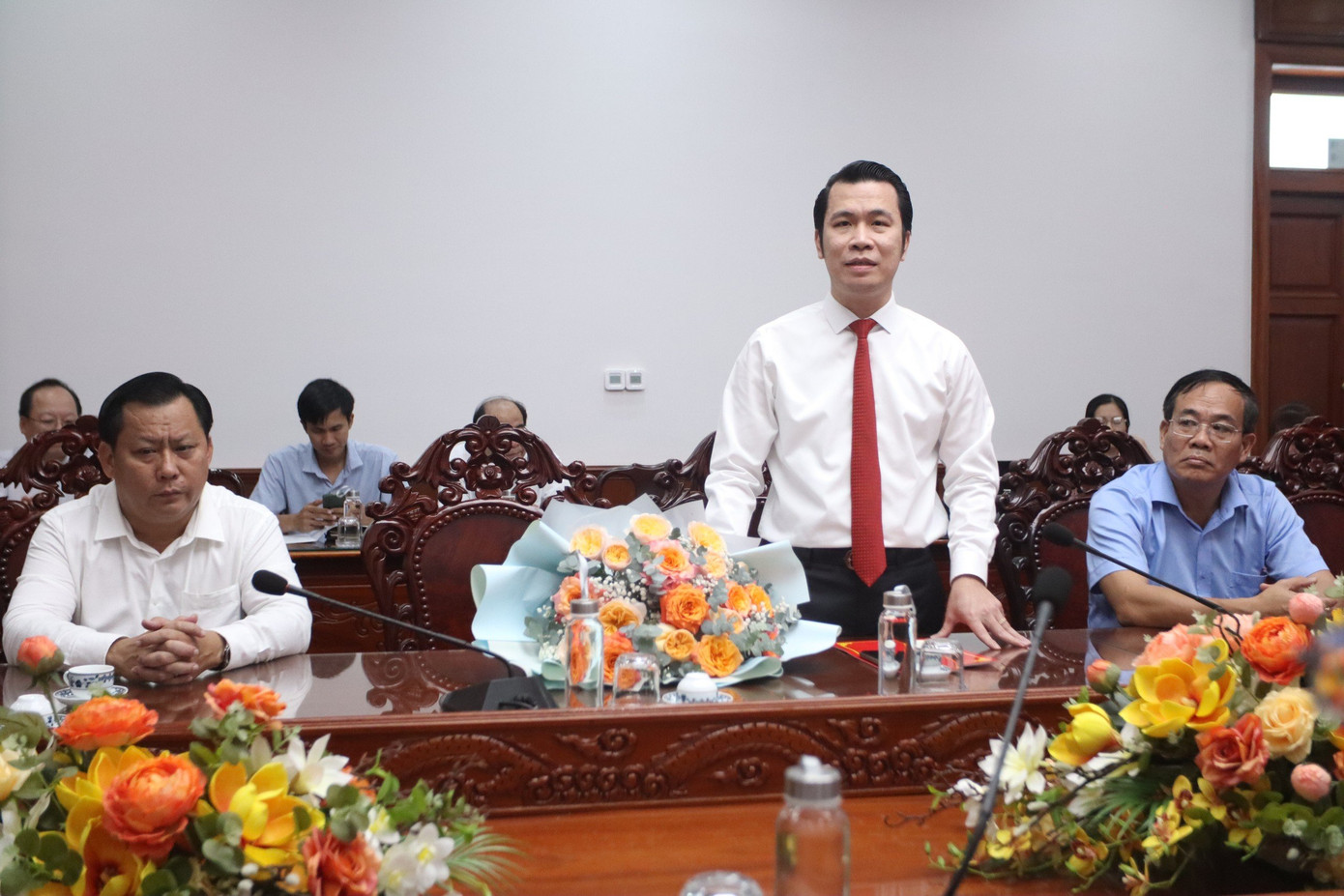 Ông Trương Tấn Sơn chia sẻ niềm vui khi được trở về quê hương nhận nhiệm vụ mới. Ông Trương Tấn Sơn chia sẻ niềm vui khi được trở về quê hương nhận nhiệm vụ mới.