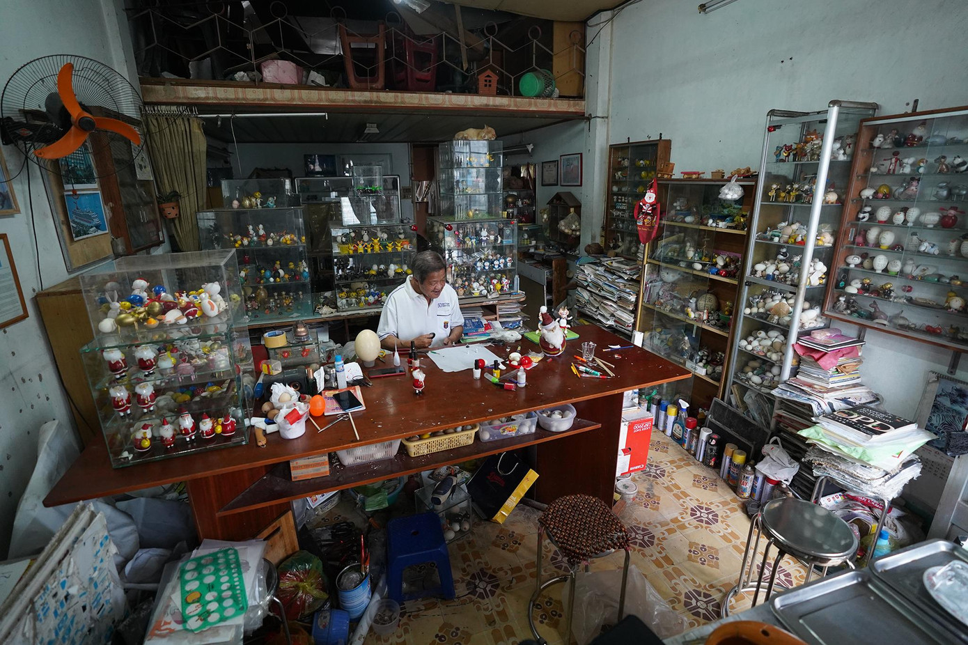 Năm 2010, ông được Trung tâm Sách Kỷ lục Việt Nam công nhận là kỷ lục gia tạo hình bằng vỏ trứng nhiều nhất Việt Nam. Dù đã ngoài 70 tuổi, nhưng lão nghệ nhân vẫn đam mê gắn bó với nghề, mong muốn mở một lớp học để truyền dạy cho các em nhỏ cách làm những tác phẩm nghệ thuật bằng vỏ trứng, để khơi dậy trong lòng các em một niềm đam mê sáng tạo nghệ thuật.