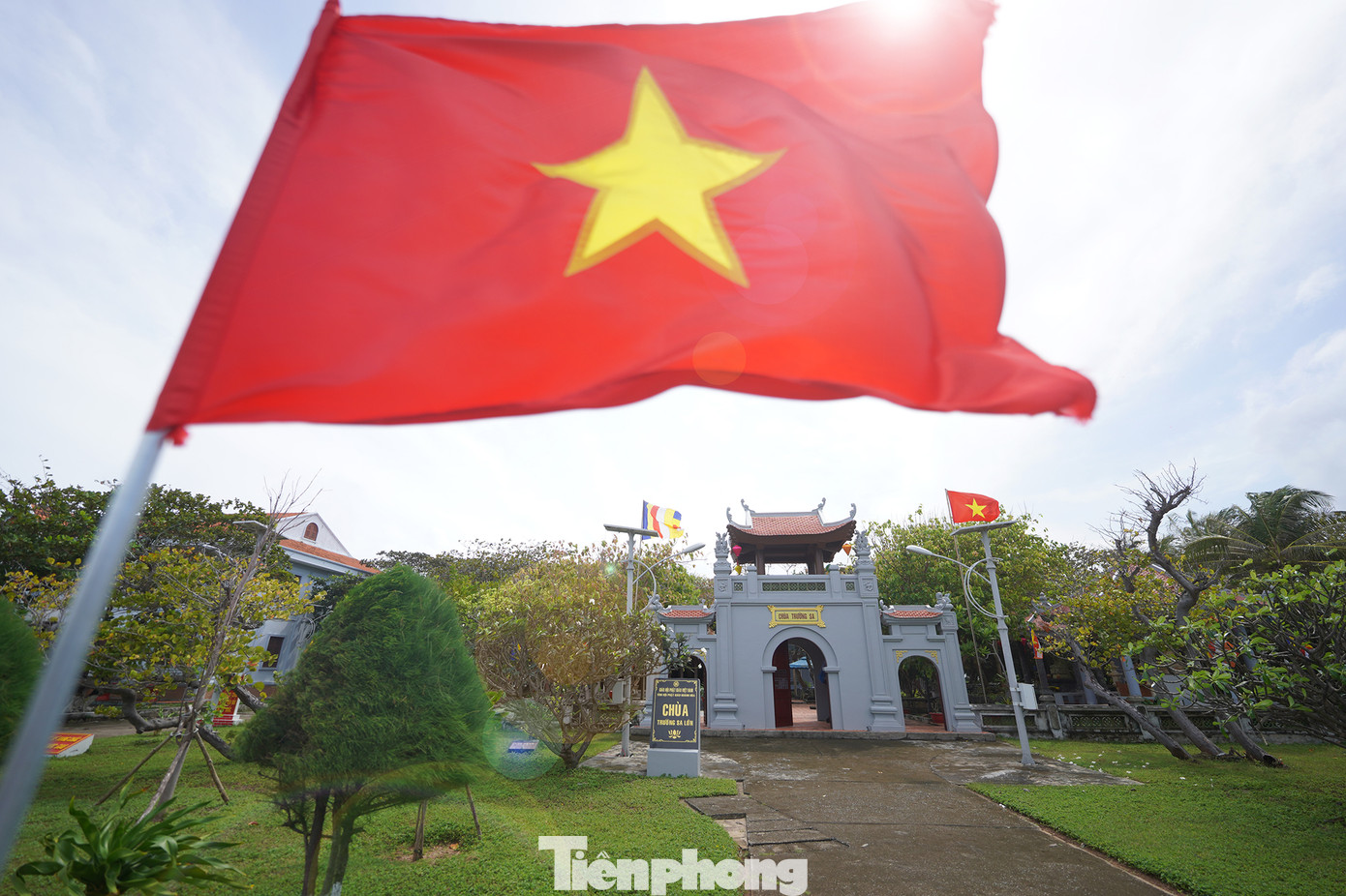 Chùa Trường Sa tọa lạc tại trung tâm đảo Trường Sa (Thị trấn Trường Sa, huyện Trường Sa, tỉnh Khánh Hòa), nằm trong quần thể với Đài tưởng niệm các anh hùng liệt sĩ và Nhà tưởng niệm Bác Hồ.