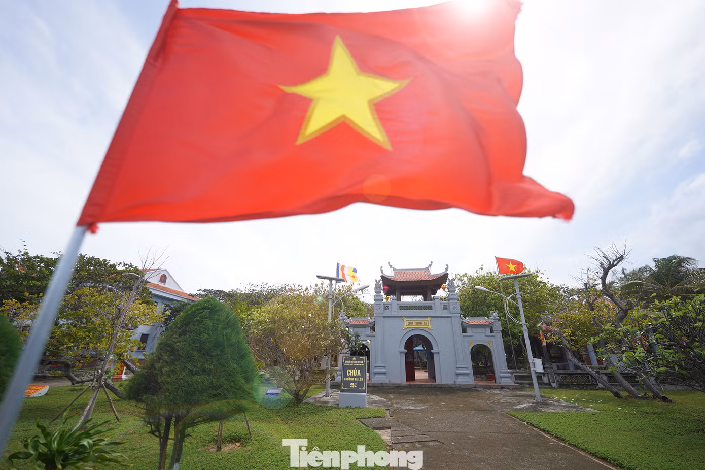 Chùa Trường Sa tọa lạc tại trung tâm đảo Trường Sa (Thị trấn Trường Sa, huyện Trường Sa, tỉnh Khánh Hòa), nằm trong quần thể với Đài tưởng niệm các anh hùng liệt sĩ và Nhà tưởng niệm Bác Hồ.
