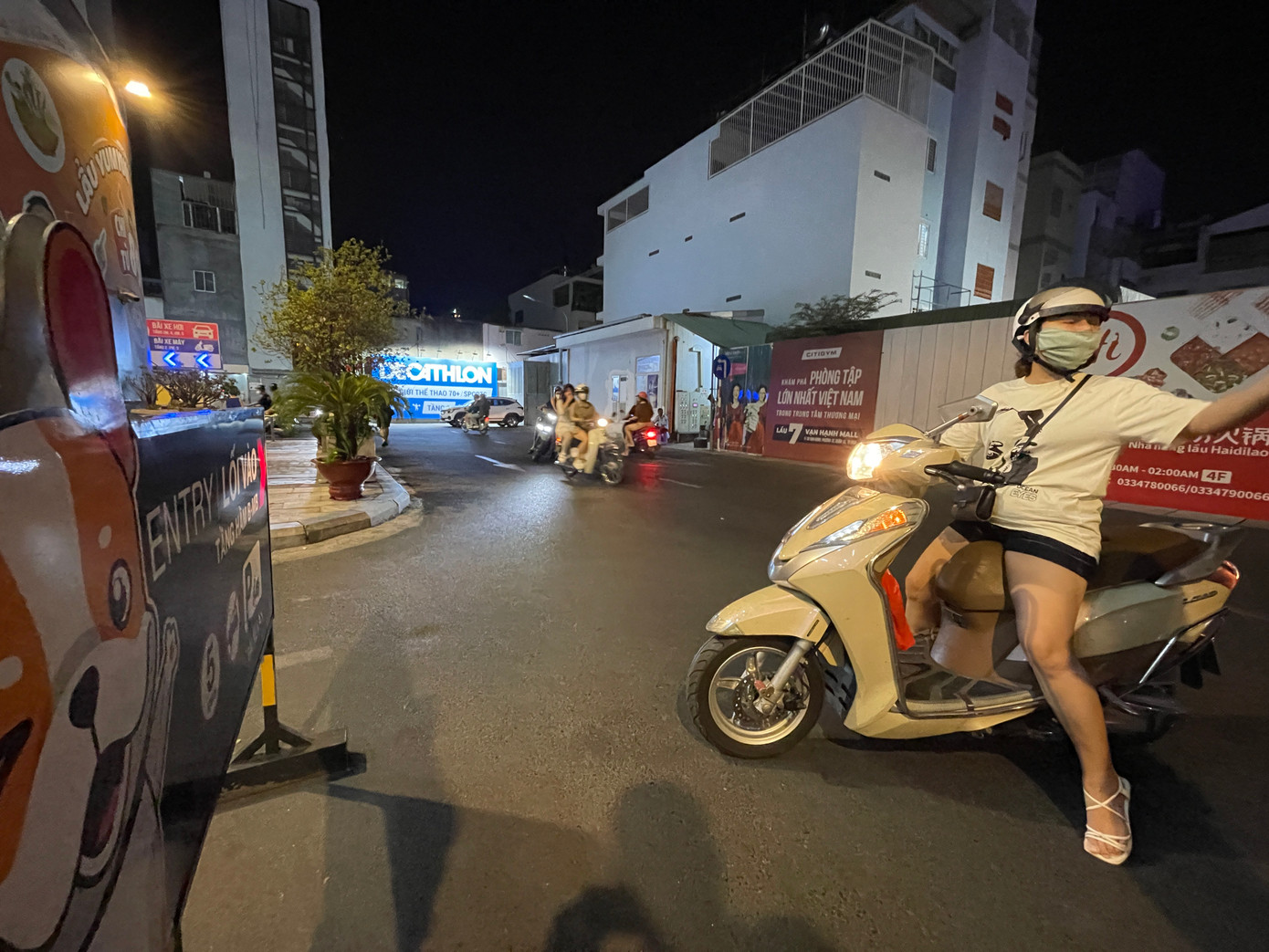 Tìm được một chỗ trong bãi giữ xe là điều may mắn.