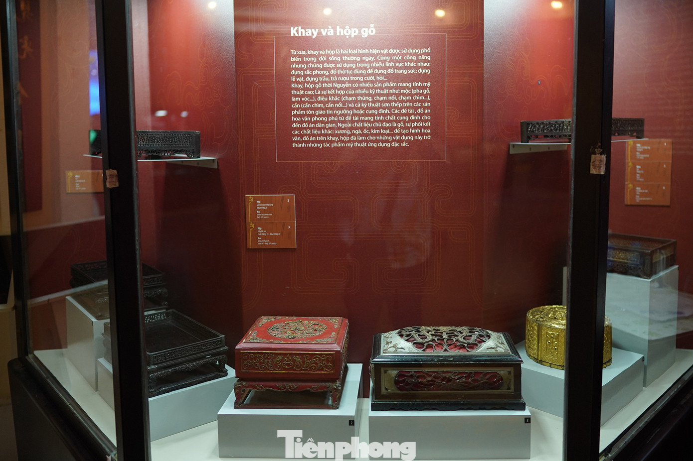 Đối với triều Nguyễn, triều đại phong kiến cuối cùng ở Việt Nam, các đồ ngự dụng vô cùng đa dạng, phong phú về kiểu thức, chức năng, chất liệu, giá trị nghệ thuật… Khác rất nhiều với thời đại chúng ta ngày nay, đồ dùng vật dụng thời Nguyễn ngoài tiện ích, chức năng tâm linh hay biểu tượng tinh thần của con người thời kỳ này, thì còn có những thuộc tính như các ý nghĩa, biểu tượng của chúng trong đời sống của xã hội phong kiến thời Nguyễn.