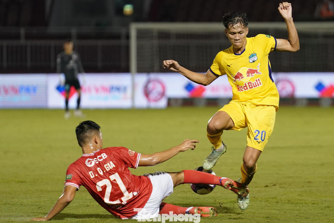 Trận đấu hấp dẫn cho đến phút bù giờ. Trận đấu hấp dẫn cho đến phút bù giờ.