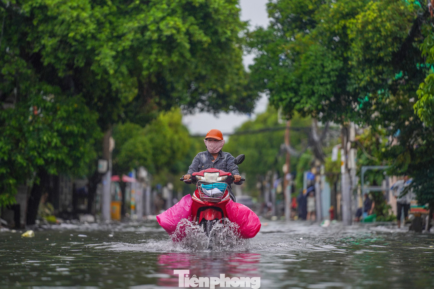 Dự án thoát nước đường Võ Văn Ngân không giải quyết ngập cho chợ Thủ Đức, mà chỉ xử lý thoát nước cho khoảng 87ha, thu nước mặt đường, hạn chế tai nạn cho đường này và giảm ngập 20% lưu vực chợ này. Dự án thoát nước đường Võ Văn Ngân không giải quyết ngập cho chợ Thủ Đức, mà chỉ xử lý thoát nước cho khoảng 87ha, thu nước mặt đường, hạn chế tai nạn cho đường này và giảm ngập 20% lưu vực chợ này.