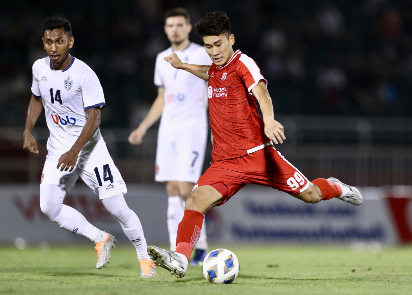 Các chân sút của Viettel thiếu sự may mắn và sắc bén trong các tình huống dứt điểm để có thể chuyển hóa cơ hội thành bàn thắng