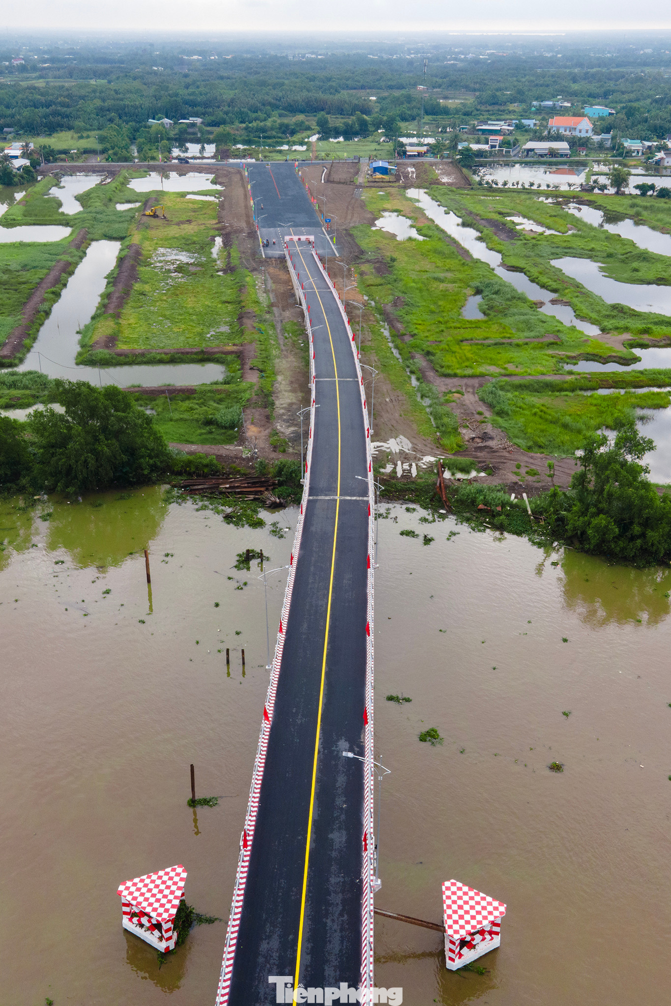Từ trước đến nay, người dân địa phương phải qua lại thị trấn Cần Giuộc và xã Phước Lại bằng phà, rất bất tiện. Vì vậy, công trình này đáp ứng niềm mong đợi của tất cả người dân. Từ đó, tạo nên một diện mạo mới, đóng góp quan trọng vào sự phát triển KT-XH của địa phương. Từ trước đến nay, người dân địa phương phải qua lại thị trấn Cần Giuộc và xã Phước Lại bằng phà, rất bất tiện. Vì vậy, công trình này đáp ứng niềm mong đợi của tất cả người dân. Từ đó, tạo nên một diện mạo mới, đóng góp quan trọng vào sự phát triển KT-XH của địa phương.