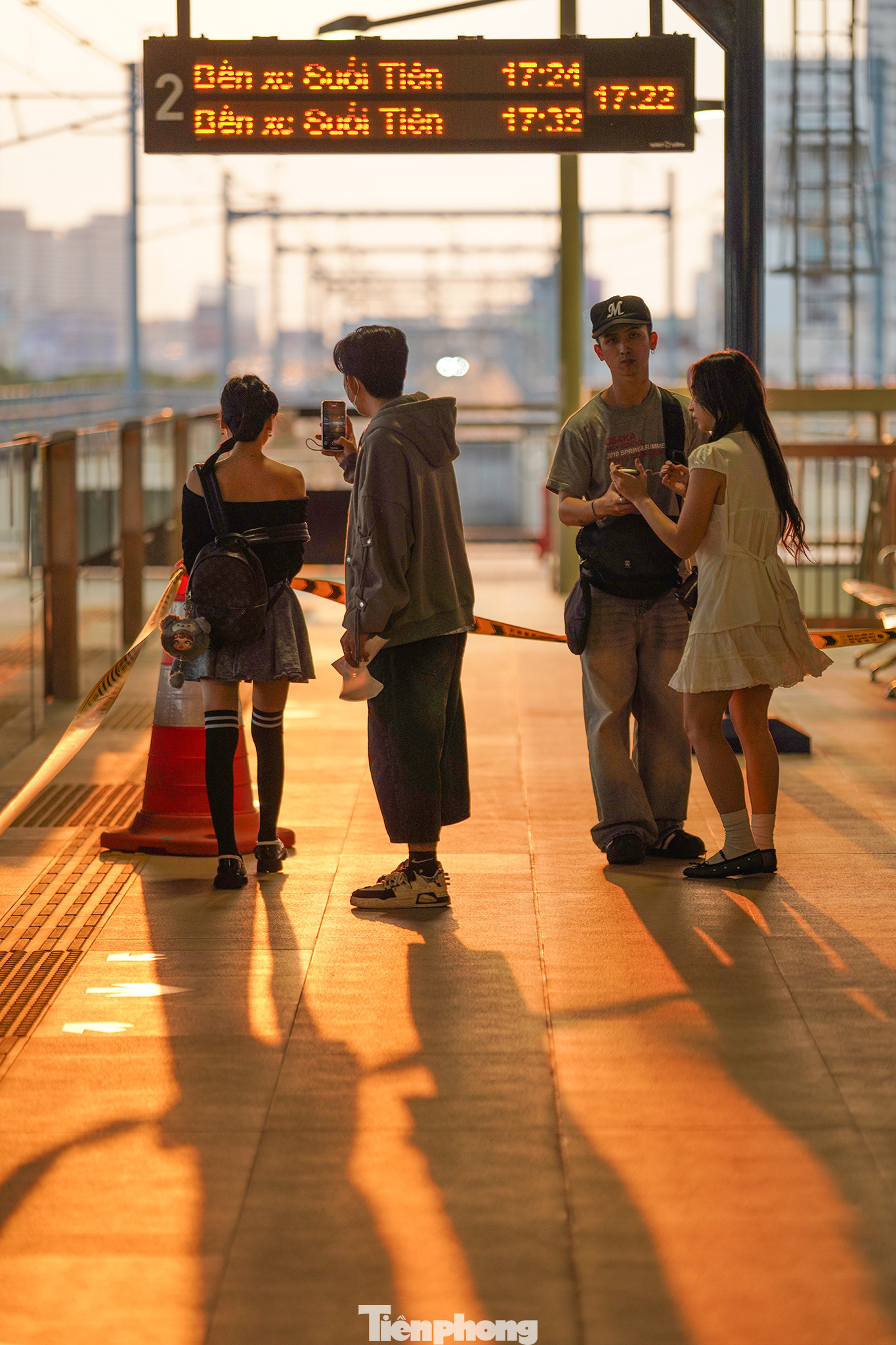 Chụp ngược sáng là một kỹ thuật khó, nhưng nếu thực hiện đúng cách, bạn sẽ có được những bức ảnh ấn tượng. Bạn có thể thử chụp từ nhiều góc độ khác nhau để xác định góc chụp ưng ý nhất.