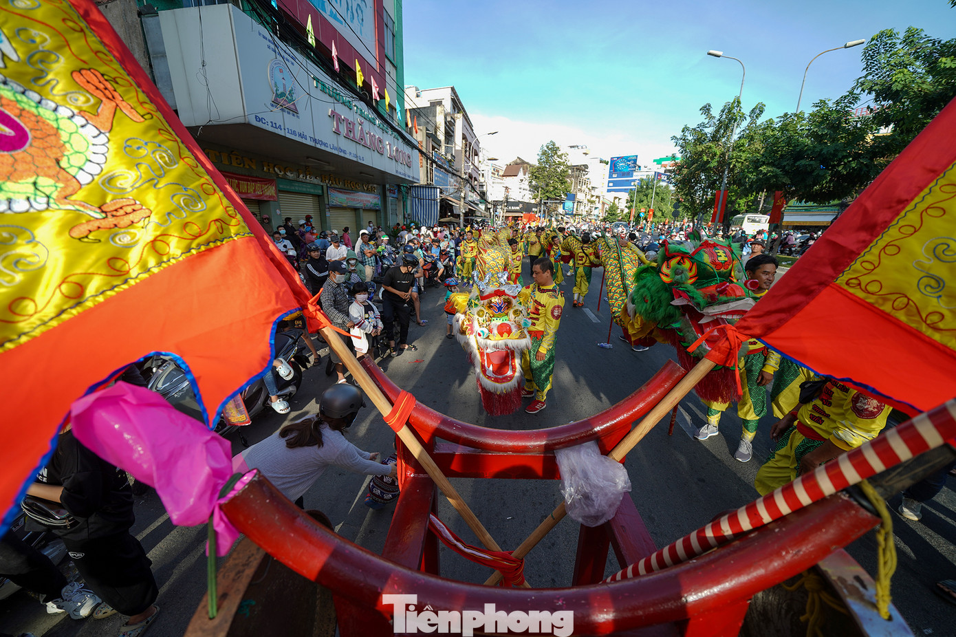 Lễ diễu hành là cơ hội quy tụ nhiều đoàn lân-sư-rồng lớn về tham gia, biểu diễn, lễ tạ thánh thần...