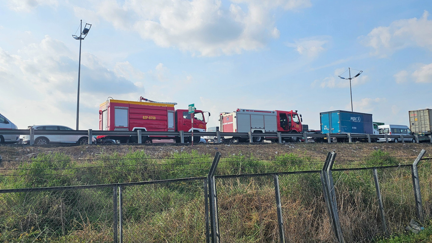 Lực lượng chức năng có mặt xử lý hiện trường.