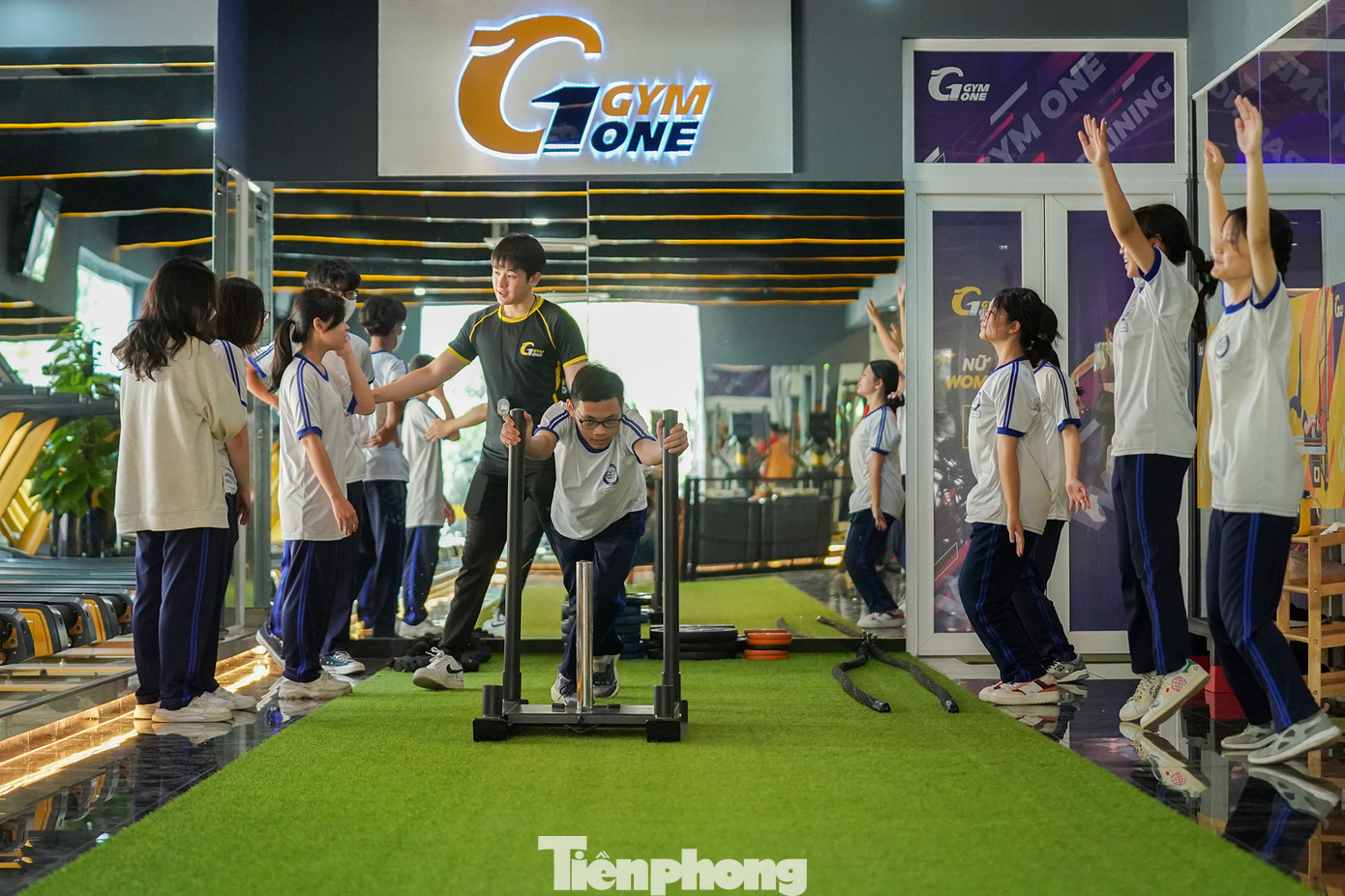 Ngày 4/4, giờ học giáo dục thể chất của lớp 10D7, Trường THPT Marie Curie trở nên thú vị khi diễn ra tại phòng GYM với nhiều thiết bị hiện đại.