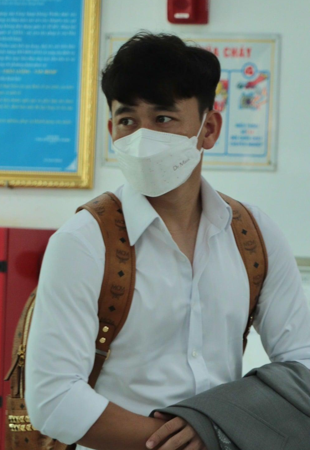 Theo kế hoạch, HAGL sẽ làm lễ xuất quân vào hôm nay 13/4. Tuy nhiên, Liên đoàn Bóng đá châu Á đã đề nghị huỷ bỏ, để đảm bảo quy tắc "bong bóng khép kín" nhằm phòng tránh Covid-19. Theo kế hoạch, HAGL sẽ làm lễ xuất quân vào hôm nay 13/4. Tuy nhiên, Liên đoàn Bóng đá châu Á đã đề nghị huỷ bỏ, để đảm bảo quy tắc "bong bóng khép kín" nhằm phòng tránh Covid-19.