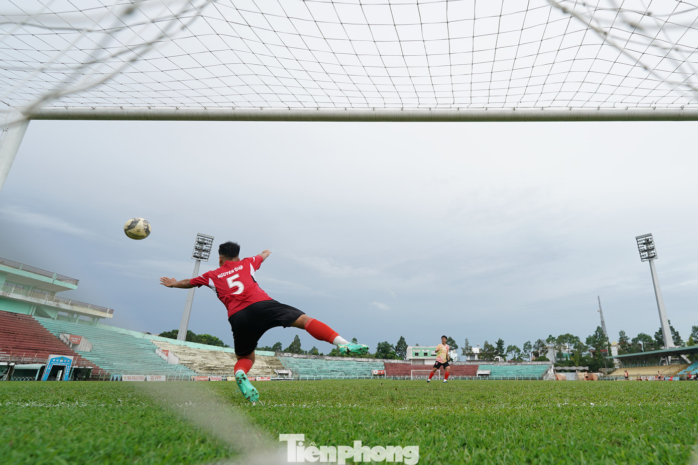 Sân vận động tỉnh Long An sẽ được cải tạo mặt sân cỏ, khu chức năng, khu nghỉ của vận động viên,… với kinh phí hơn 900 triệu đồng. Sân vận động tỉnh Long An sẽ được cải tạo mặt sân cỏ, khu chức năng, khu nghỉ của vận động viên,… với kinh phí hơn 900 triệu đồng.