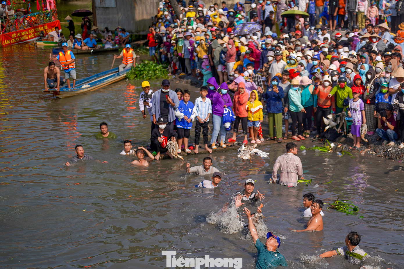 Làm Chay là lễ hội truyền thống được tổ chức hằng năm tại đình Tân Xuân, Linh Phước tự, chùa Ông và chợ Tầm Vu (thị trấn Tầm Vu, huyện Châu Thành, Long An) với mục đích khôi phục các giá trị truyền thống dân gian, cầu mưa thuận gió hòa, mùa màng bội thu và đất nước an bình.