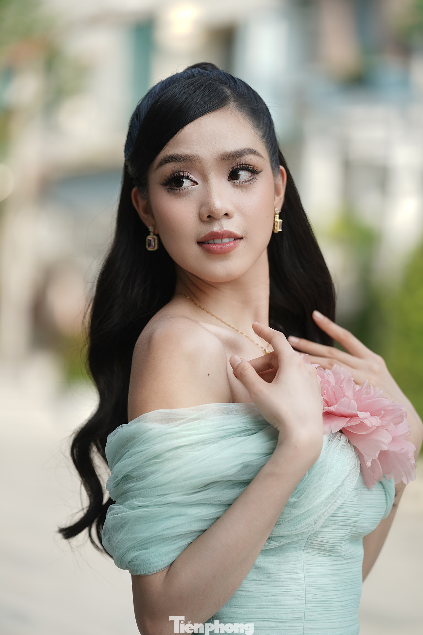 Hiện Thanh Thủy chuẩn bị trở lại trường học sau thời gian chuẩn bị cho cuộc thi Hoa hậu Việt Nam. "Tôi không đầu tư hay dành 100% cho bên nào. Điều đó làm mất đi sự cân bằng vốn có trong cuộc sống. Tôi vẫn dung hòa việc học, vừa thực hiện sứ mệnh của hoa hậu. Tôi cũng có thêm nhiều thời gian để nghỉ ngơi", cô chia sẻ.