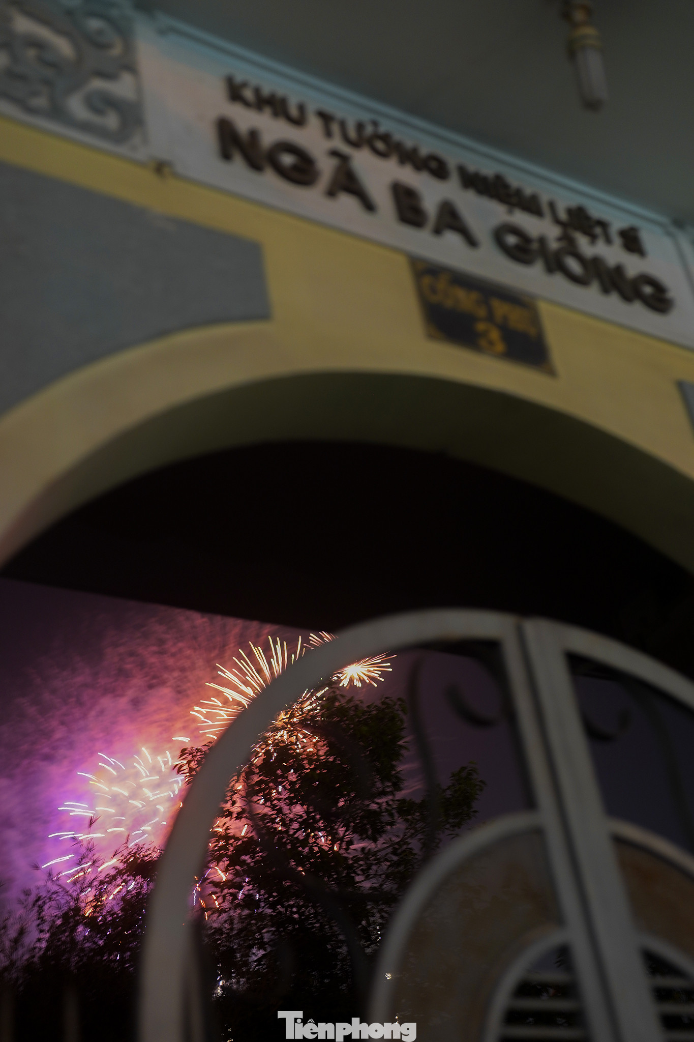 Một góc quan sát pháo hoa khá thú vị khác tại khu di tích.