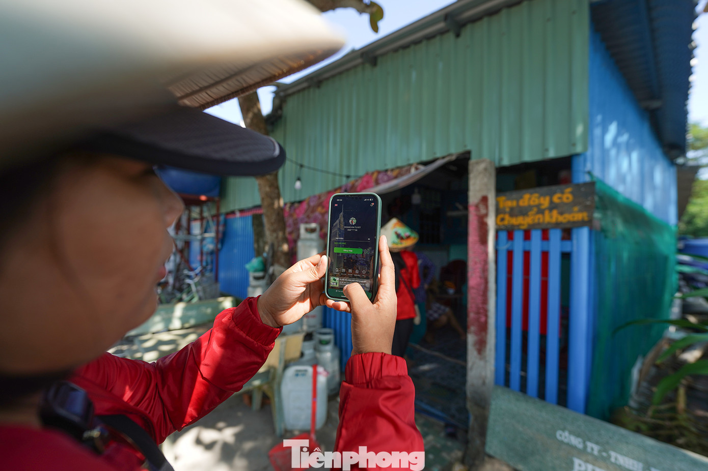 Từ một nơi từng không có điện lưới quốc gia, đến với Thiềng Liềng bây giờ, du khách phương xa không còn lo lắng với câu chuyện thiếu thốn công nghệ hiện đại như thanh toán trực tuyến...