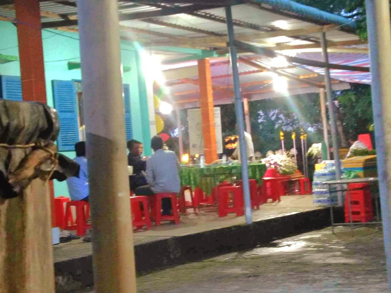 Gia đình tổ chức tang lễ cho anh M.