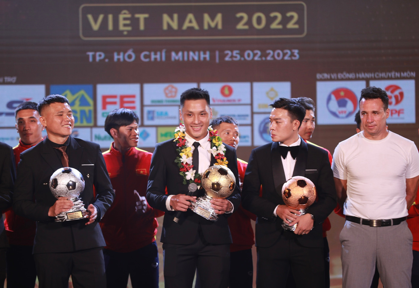 Quả bóng vàng futsal 2022 và cầu thủ của CLB Thái Sơn Nam Hồ Văn Ý đã đoạt danh hiệu này. Đây là lần thứ hai liên tiếp, Hồ Văn Ý nhận được Quả bóng vàng futsal Việt Nam. Quả bóng vàng futsal 2022 và cầu thủ của CLB Thái Sơn Nam Hồ Văn Ý đã đoạt danh hiệu này. Đây là lần thứ hai liên tiếp, Hồ Văn Ý nhận được Quả bóng vàng futsal Việt Nam.
