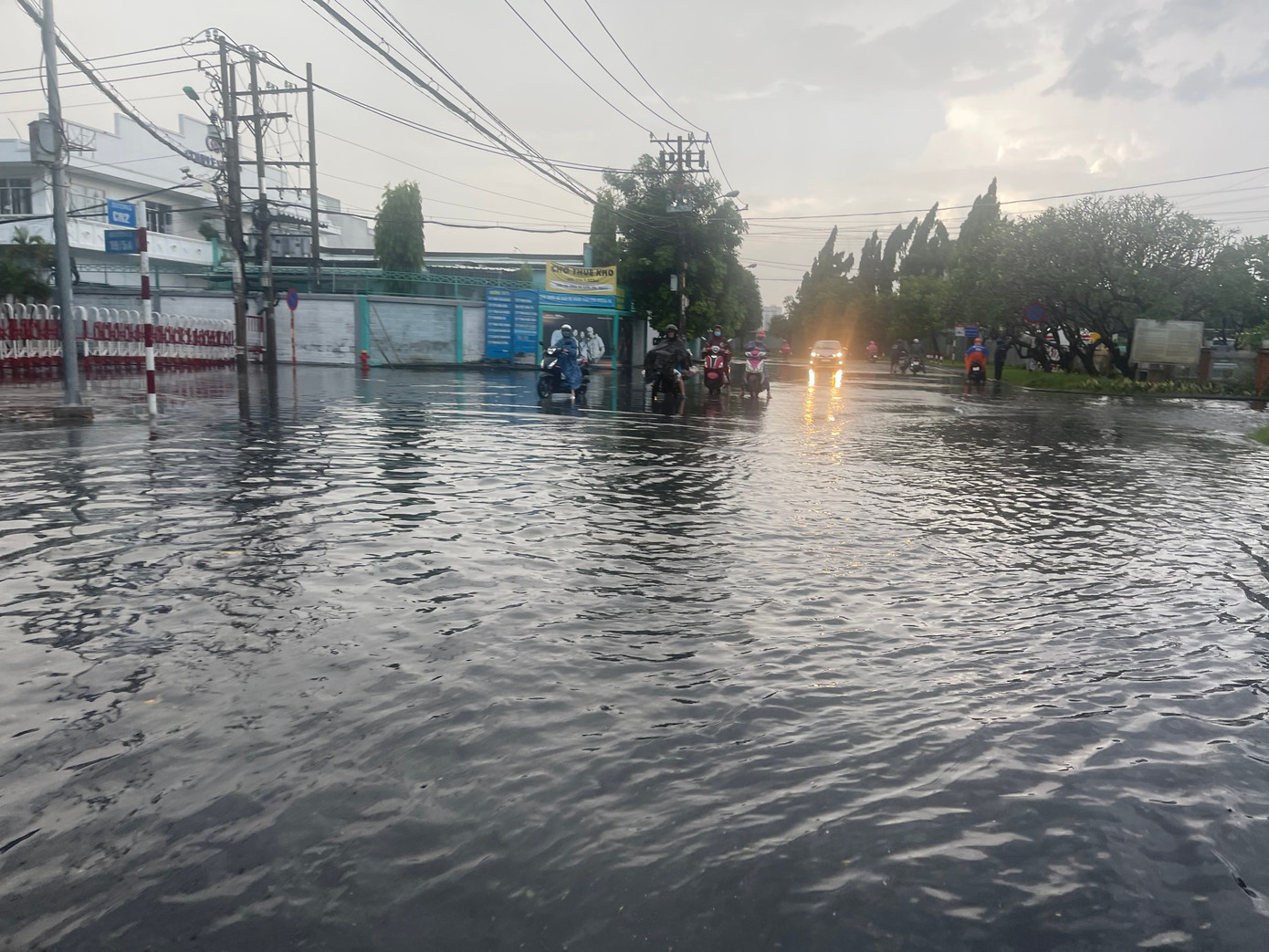 Tuyến đường N1 trong Khu công nghiệp (KCN) Tân Bình ngập mênh mông. Tuyến đường N1 trong Khu công nghiệp (KCN) Tân Bình ngập mênh mông.