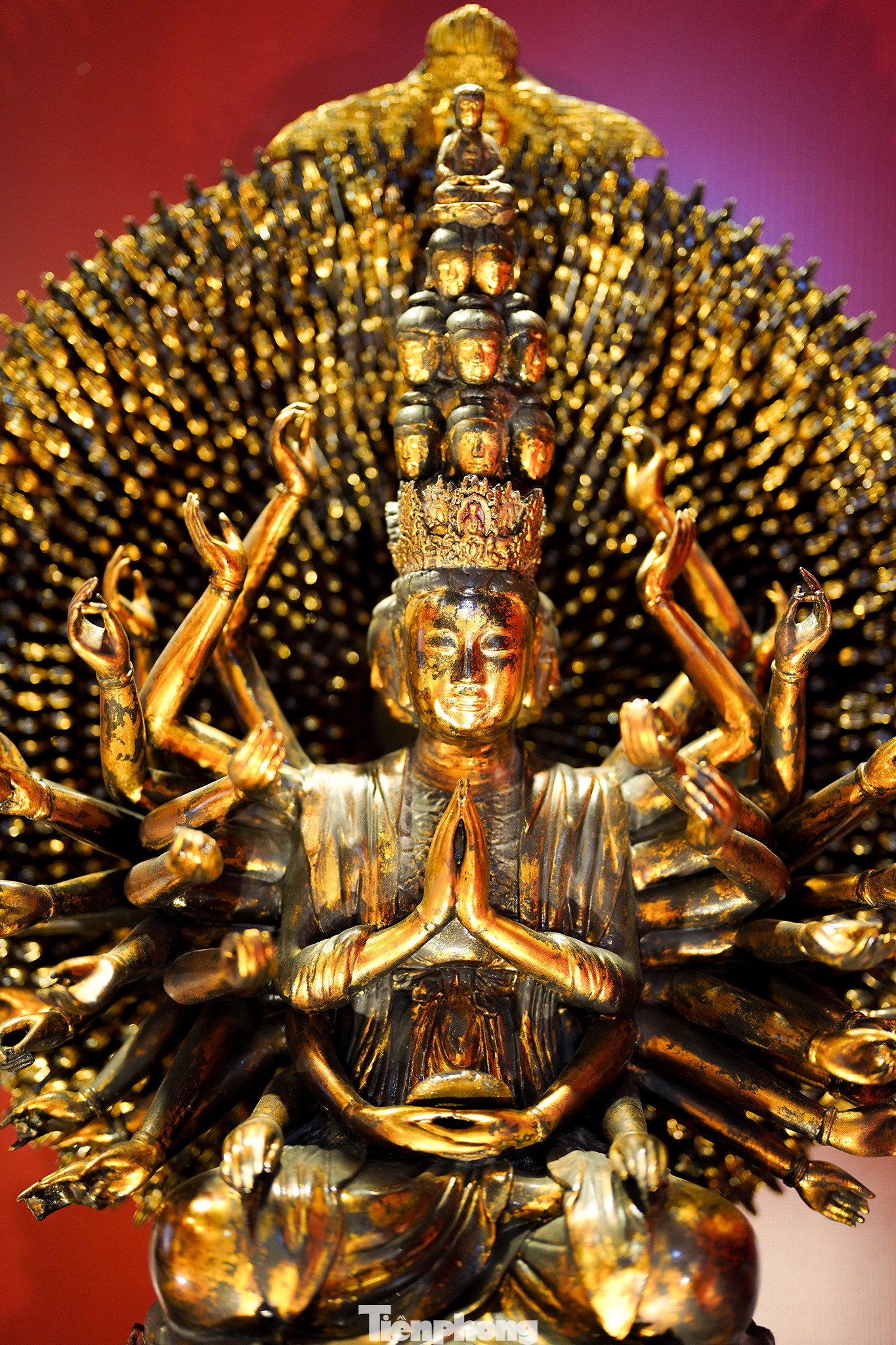 Tượng Thiên Thủ Thiên Nhãn chùa Bút Tháp.