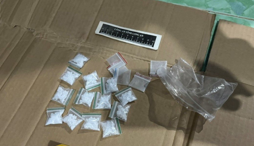 Số ma tuý của đối tượng cung cấp cho nhóm thanh niên bị thu giữ. Số ma tuý của đối tượng cung cấp cho nhóm thanh niên bị thu giữ.