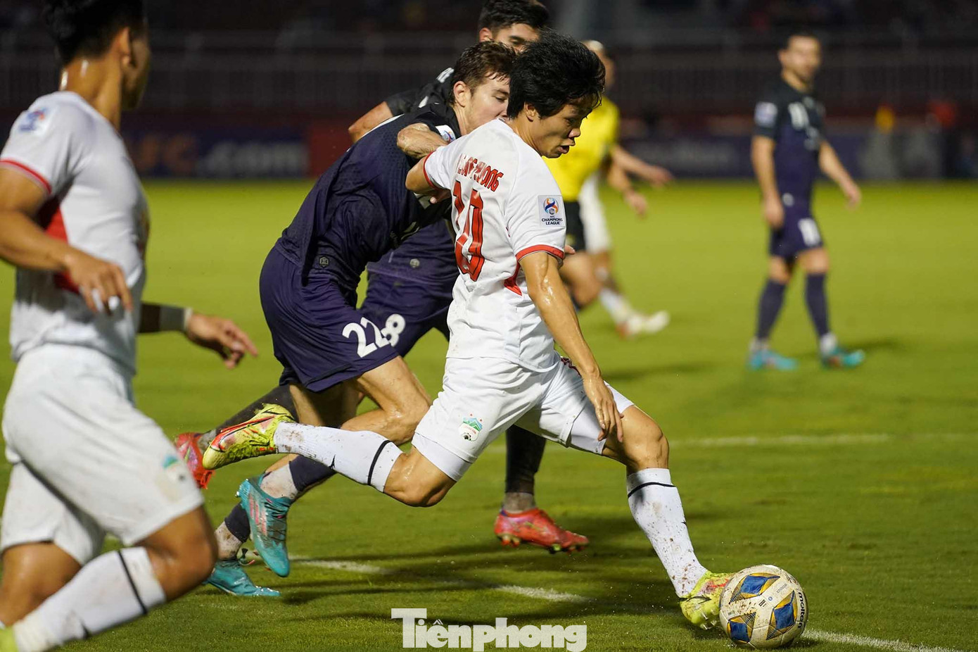 Trước khi hiệp hai bắt đầu, Sydney thay liền 3 cầu thủ. Điều đó cho thấy CLB đến từ xứ sở chuột túi cũng muốn có được 3 điểm ở trận cầu chia tay AFC Champions League 2022.