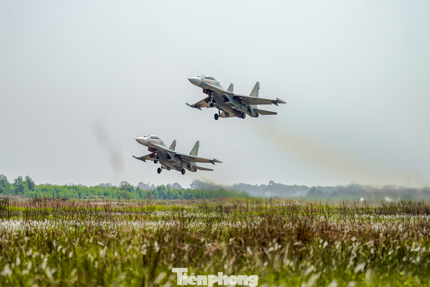 Nhiều phi công lần đầu đến sân bay Biên Hoà nên cần thời gian làm quen địa hình.