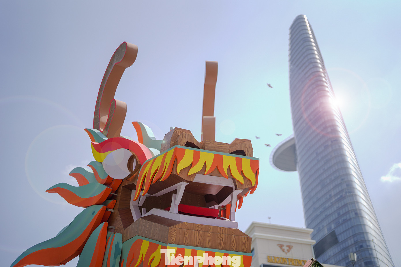 Đại cảnh “Thuyền rồng hoa xuân” bao phủ phần diện tích lên đến 900m2 hứa hẹn sẽ cho du khách trải nghiệm đặc biệt.