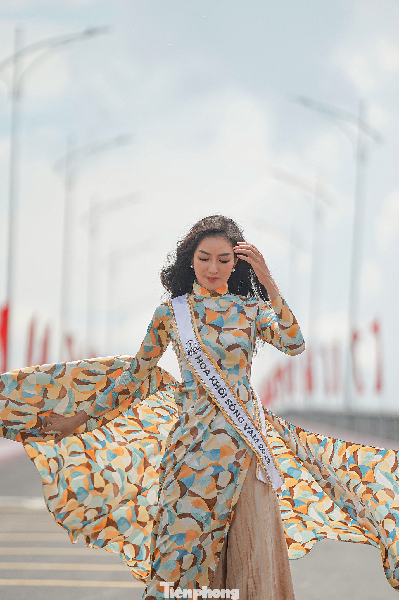 Người đẹp gốc Long An cho biết cô mất một thời gian để thích ứng với vai trò mới. “Tôi tin rằng bản thân chiến thắng nhờ sự tự tin, bản lĩnh và nỗ lực hết mình", Diễm Trinh chia sẻ. Người đẹp gốc Long An cho biết cô mất một thời gian để thích ứng với vai trò mới. “Tôi tin rằng bản thân chiến thắng nhờ sự tự tin, bản lĩnh và nỗ lực hết mình", Diễm Trinh chia sẻ.