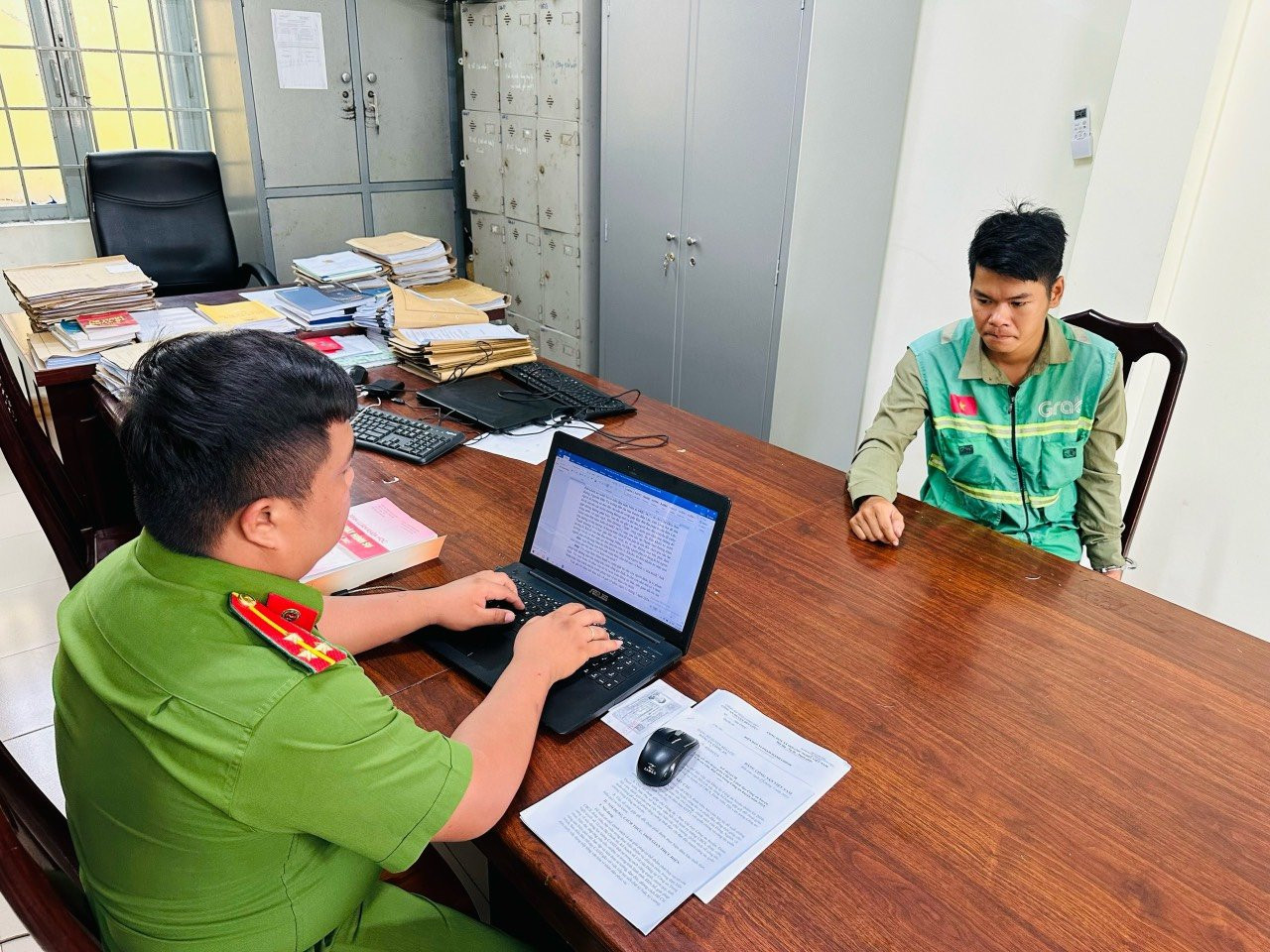 Đối tượng Phong tại cơ quan công an. (Ảnh: CA)