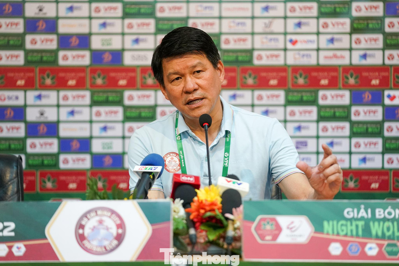 HLV Vũ Tiến Thành của CLB TPHCM cho rằng: "Trận này là trận chúng tôi chơi hay nhất. Tuy nhiên, chúng tôi chưa kiểm soát bóng tốt, nhưng trận này vẫn đá tốt hơn Viettel. Khi chúng tôi trụ hạng thì tâm lý thoải mái hơn. Với lực lượng này, nếu chúng tôi chơi đúng phong độ thì chúng tôi có thể đã ở top 5 của mùa giải. Viettel thực tế đã phòng ngự tốt khi có Tiến Dũng và Thanh Bình là thành viên ĐTQG. Chúng tôi có nhiều tình huống tấn công, nhưng về chuyên môn thì rõ ràng Viettel vẫn trội hơn". HLV Vũ Tiến Thành của CLB TPHCM cho rằng: "Trận này là trận chúng tôi chơi hay nhất. Tuy nhiên, chúng tôi chưa kiểm soát bóng tốt, nhưng trận này vẫn đá tốt hơn Viettel. Khi chúng tôi trụ hạng thì tâm lý thoải mái hơn. Với lực lượng này, nếu chúng tôi chơi đúng phong độ thì chúng tôi có thể đã ở top 5 của mùa giải. Viettel thực tế đã phòng ngự tốt khi có Tiến Dũng và Thanh Bình là thành viên ĐTQG. Chúng tôi có nhiều tình huống tấn công, nhưng về chuyên môn thì rõ ràng Viettel vẫn trội hơn".