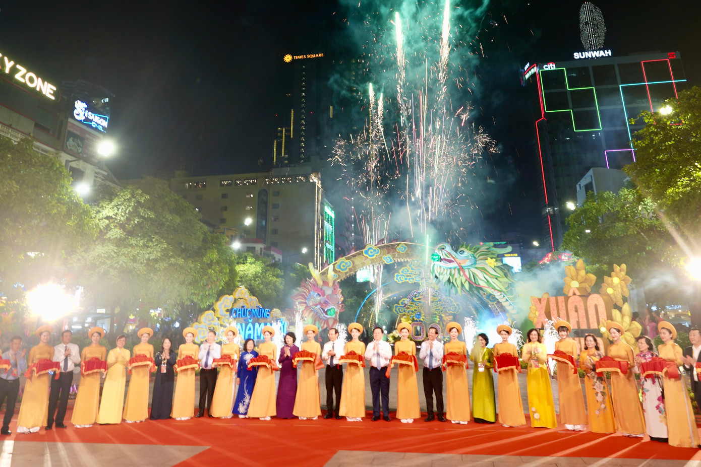 Dự lễ khai mạc có Ủy viên Bộ Chính trị, Bí thư Thành ủy Thành phố Hồ Chí Minh Nguyễn Văn Nên; Bí thư Trung ương Đảng, Trưởng ban Tuyên giáo Trung ương Nguyễn Trọng Nghĩa. Dự lễ khai mạc có Ủy viên Bộ Chính trị, Bí thư Thành ủy Thành phố Hồ Chí Minh Nguyễn Văn Nên; Bí thư Trung ương Đảng, Trưởng ban Tuyên giáo Trung ương Nguyễn Trọng Nghĩa.