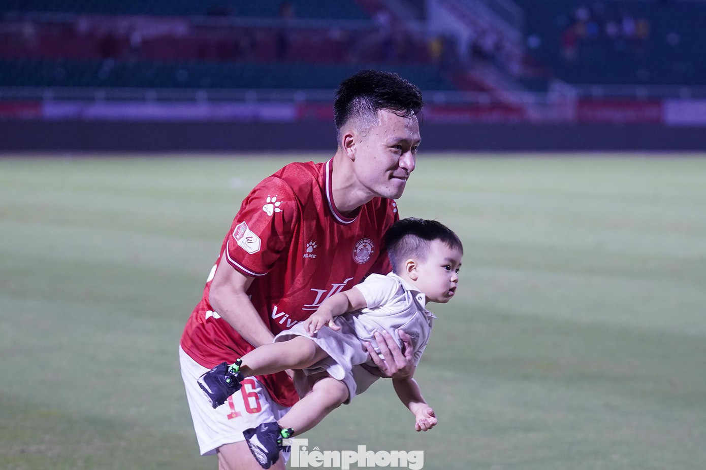 Hình ảnh đáng yêu của hai cha con Huy Toàn. Hình ảnh đáng yêu của hai cha con Huy Toàn.