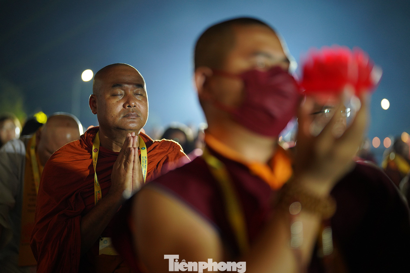 Các nhà sư phái Mật tông của Tây Tạng thành tâm cùng cầu nguyện cho hòa bình thế giới.