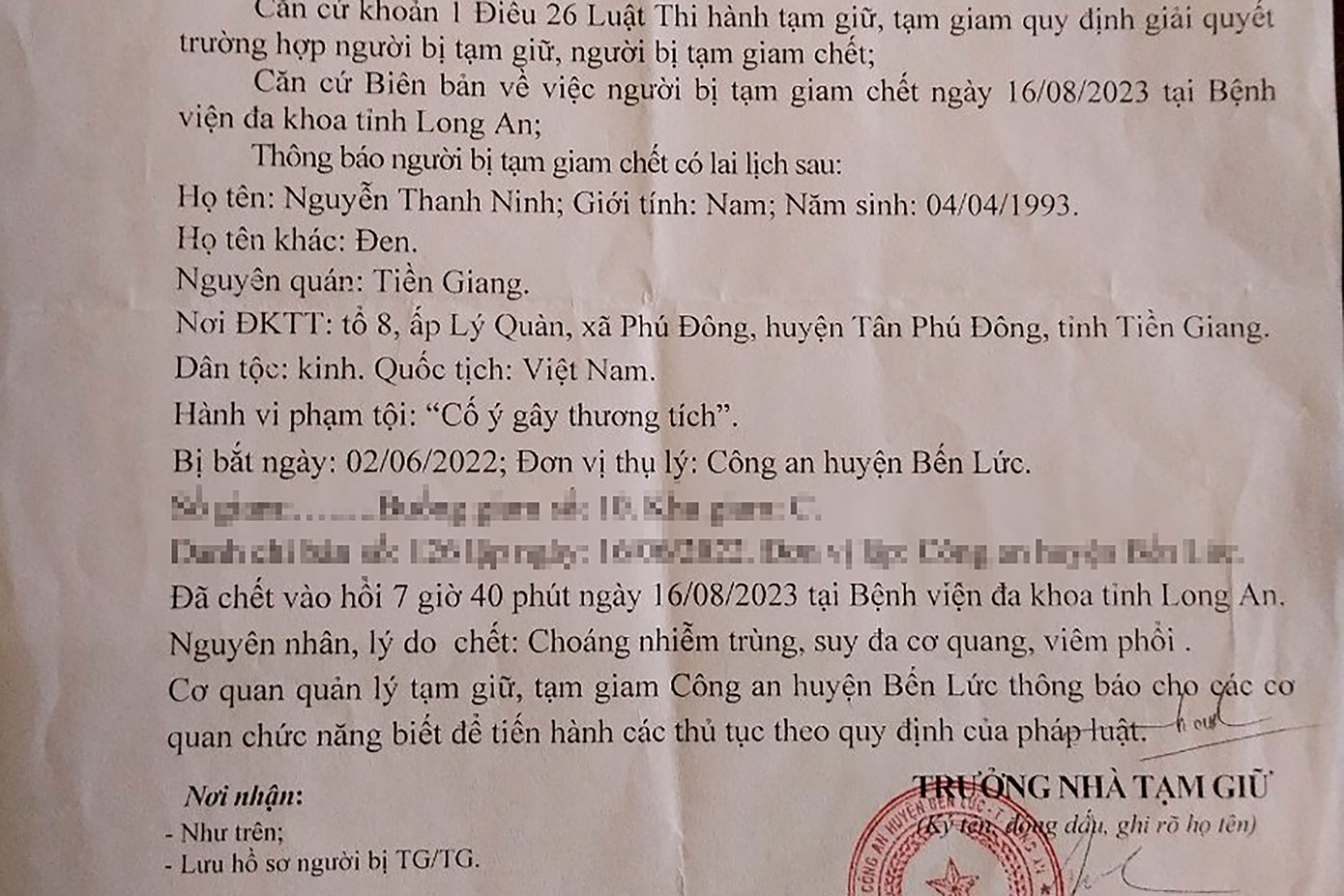 Thông báo của Cơ quan quản lý tạm giam, tạm giữ Công an huyện Bến Lức thông báo việc người bị tạm giữ đã tử vong. Thông báo của Cơ quan quản lý tạm giam, tạm giữ Công an huyện Bến Lức thông báo việc người bị tạm giữ đã tử vong.