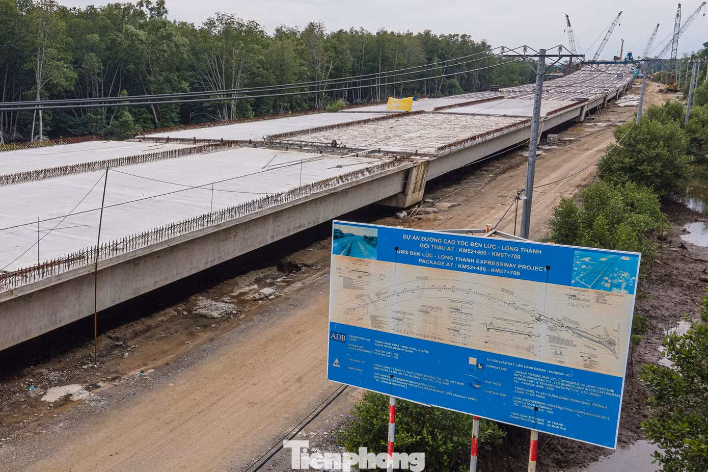 Quốc hội vừa thông qua nghị quyết về giải quyết vốn cho VEC, trong đó có dự án cao tốc Bến Lức - Long Thành. Đồng thời, Văn phòng Chính phủ cũng vừa có Thông báo kết luận của Phó Thủ tướng Lê Minh Khái về Dự án xây dựng đường cao tốc Bến Lức - Long Thành.