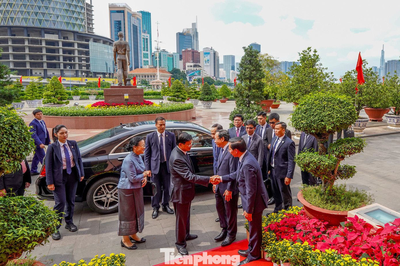 Cùng tham dự có Ủy viên Bộ Chính trị, Bí thư Thành ủy TPHCM Nguyễn Văn Nên; Bí thư Trung ương Đảng, Trưởng ban Đối ngoại Trung ương Lê Hoài Trung; Chủ tịch UBND TPHCM Phan Văn Mãi... (Ảnh: Phạm Nguyễn) Cùng tham dự có Ủy viên Bộ Chính trị, Bí thư Thành ủy TPHCM Nguyễn Văn Nên; Bí thư Trung ương Đảng, Trưởng ban Đối ngoại Trung ương Lê Hoài Trung; Chủ tịch UBND TPHCM Phan Văn Mãi... (Ảnh: Phạm Nguyễn)