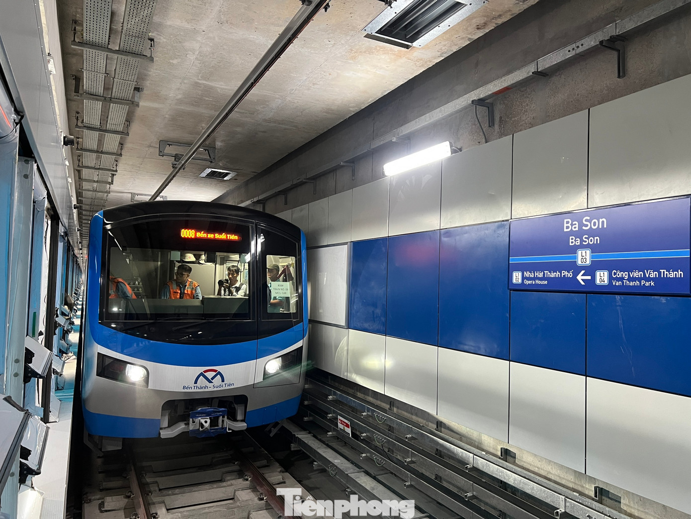 Tàu Metro tại ga Ba Son. Tàu Metro tại ga Ba Son.