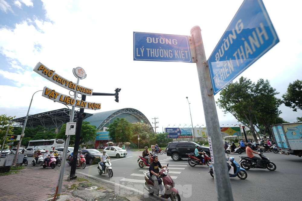 Quận 10 có những tuyến phố chuyên doanh đặc trưng.