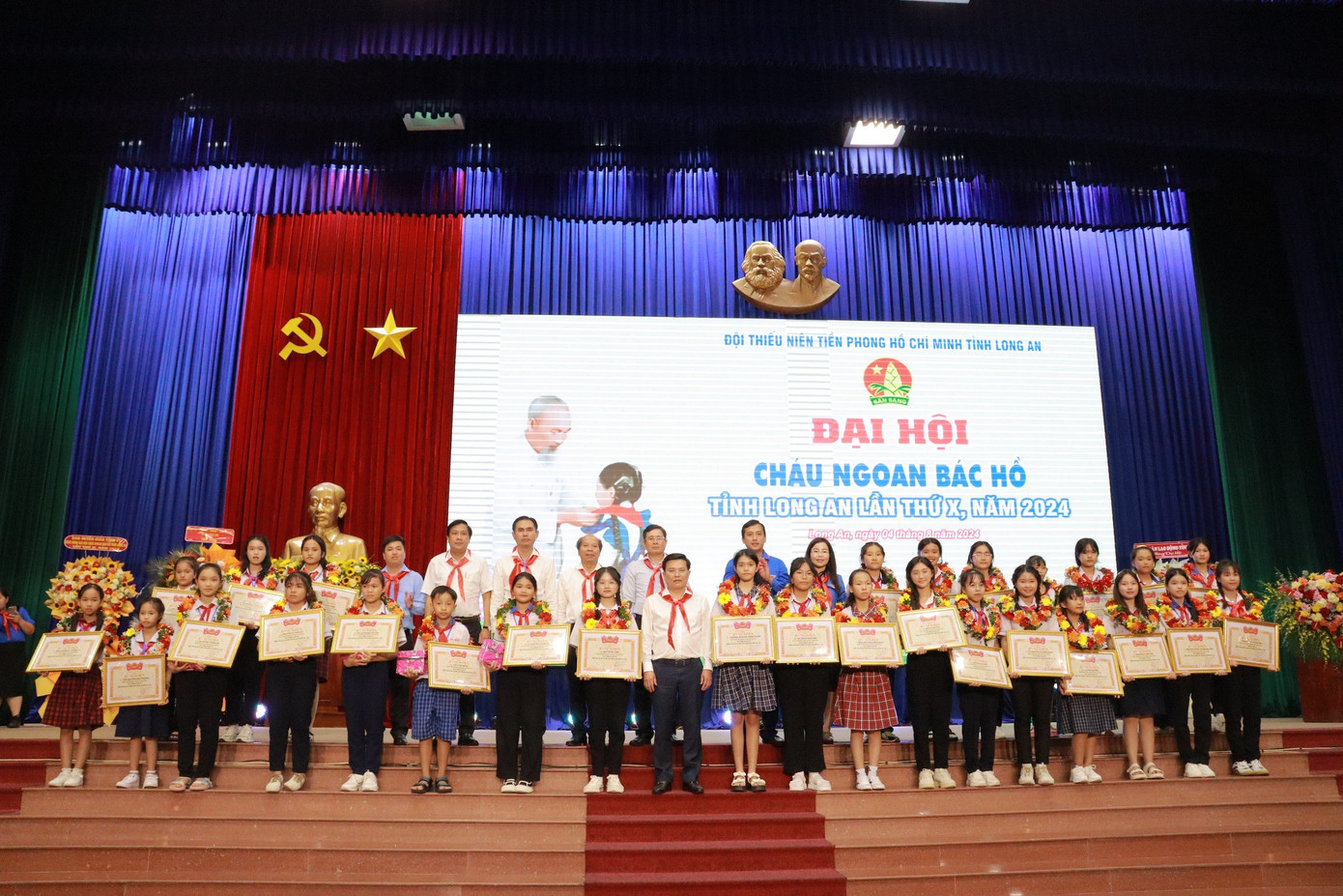 Các hoạt động thiết thực dành cho thiếu nhi như tổ chức gần 2.000 hoạt động về nguồn với sự tham gia của hơn 280.000 lượt học sinh tại các khu di tích lịch sử địa phương gắn với hoạt động “Hành trình đến với địa chỉ đỏ”, “Hành trình tiếp nối truyền thống Long An trung dũng kiên cường”... Các hoạt động thiết thực dành cho thiếu nhi như tổ chức gần 2.000 hoạt động về nguồn với sự tham gia của hơn 280.000 lượt học sinh tại các khu di tích lịch sử địa phương gắn với hoạt động “Hành trình đến với địa chỉ đỏ”, “Hành trình tiếp nối truyền thống Long An trung dũng kiên cường”...