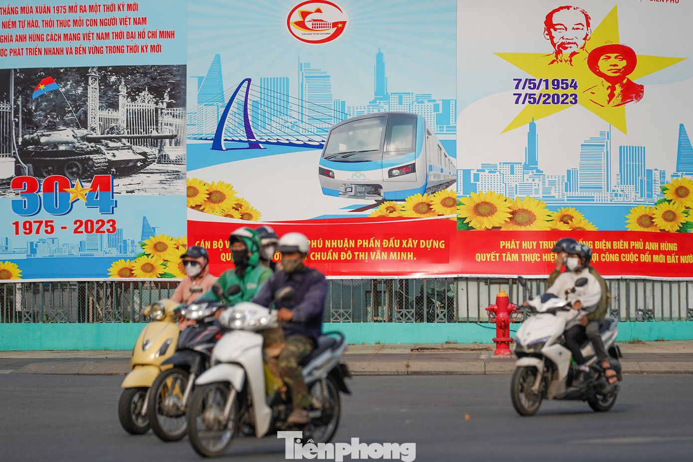 TPHCM năm nay ghi nhận nhiều sự kiện quan trọng, đặc biệt những chuyến tàu metro của dự án tuyến metro Bến Thành - Suối Tiên đã bắt đầu chạy thử đoạn trên cao sau 15 năm chờ đợi của người dân...