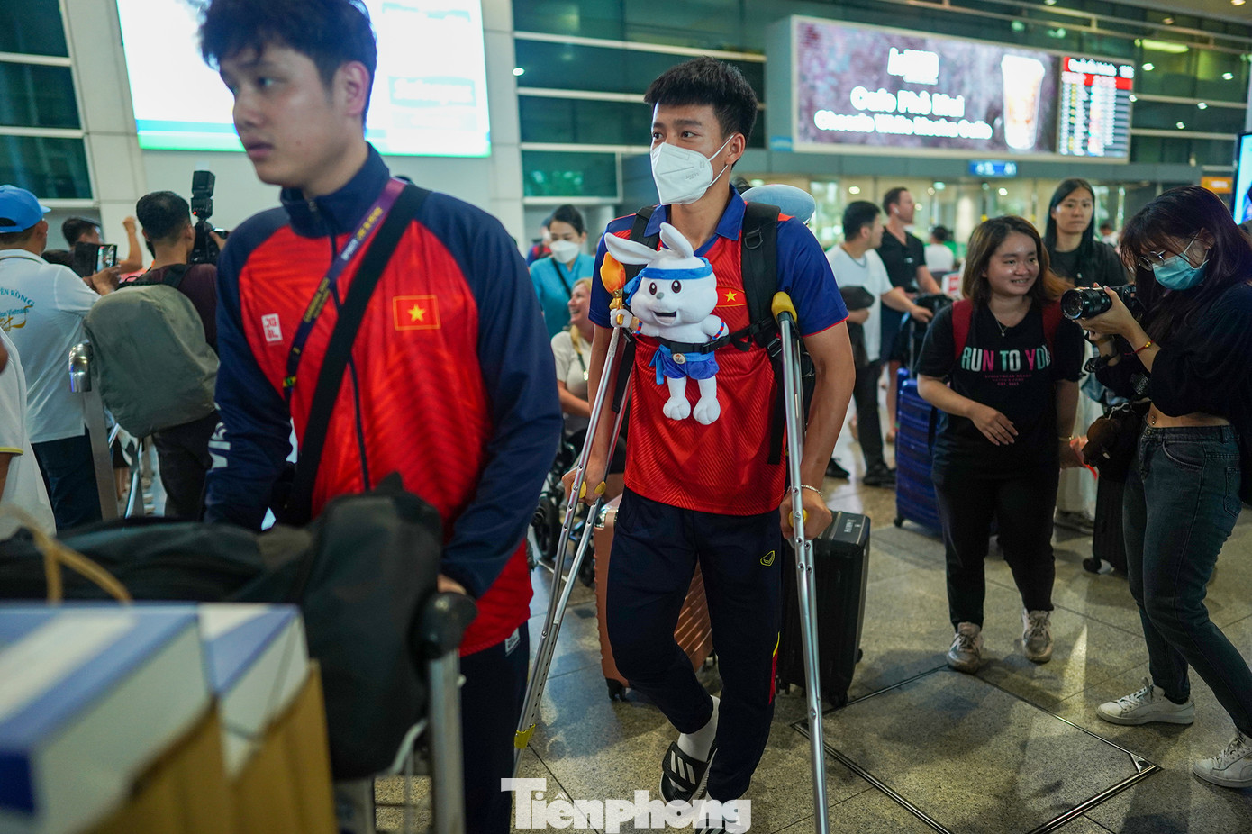 Nguyễn Thanh Nhàn bị chấn thương nặng ở trận U22 Việt Nam thua 2-3 Indonesia chiều 13/5.