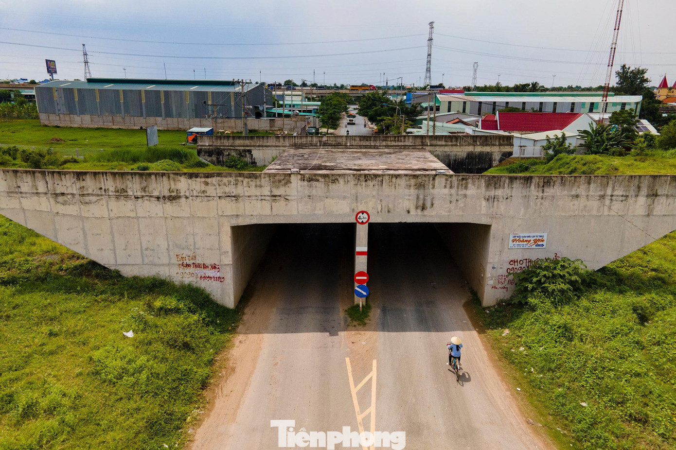 Bệ đỡ vượt đường dân sinh Mỹ Yên - Tân Bửu phủ màu thời gian.