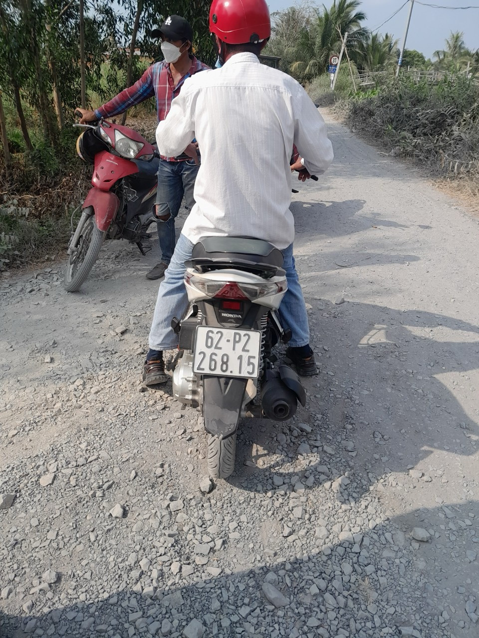 Ông Chí Thành đang được công an xác minh vì liên quan đến vụ nổ súng. Ông Chí Thành đang được công an xác minh vì liên quan đến vụ nổ súng.