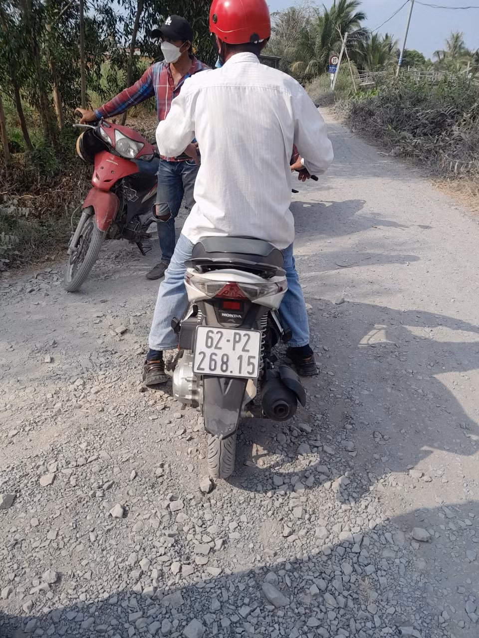 Ông Chí Thành đang được công an xác minh vì liên quan đến vụ nổ súng. Ông Chí Thành đang được công an xác minh vì liên quan đến vụ nổ súng.