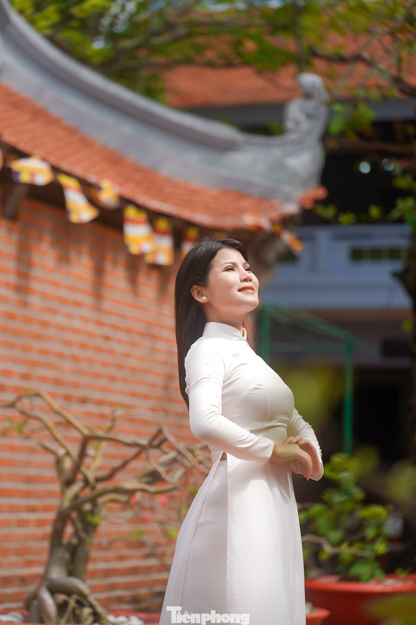 Khung cảnh yên bình của ngôi chùa.